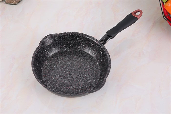 Chảo nhôm chống dính vân đá đáy từ 20 cm Kangaroo KG661XS Màu Đen