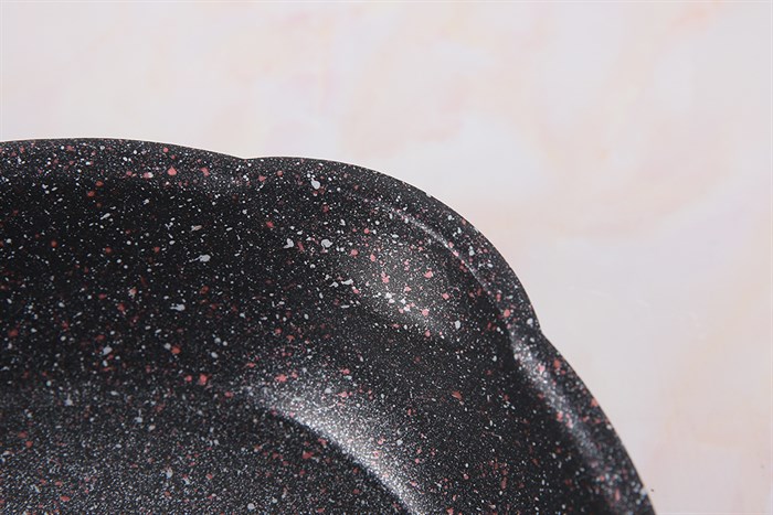 Chảo nhôm chống dính vân đá đáy từ 20 cm Kangaroo KG661XS Màu Đen