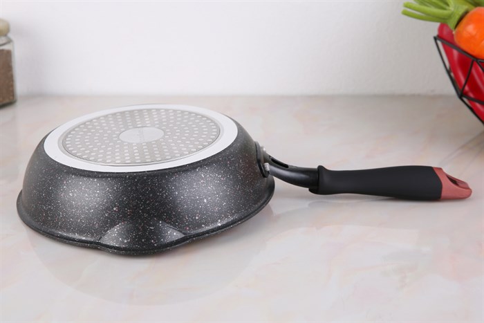 Chảo nhôm chống dính vân đá đáy từ 20 cm Kangaroo KG661XS Màu Đen