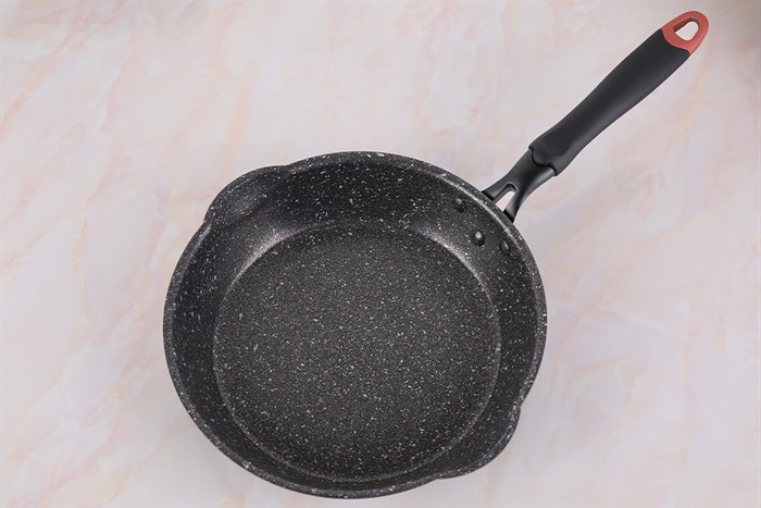 Chảo nhôm chống dính vân đá đáy từ 24 cm Kangaroo KG661S Màu Đen