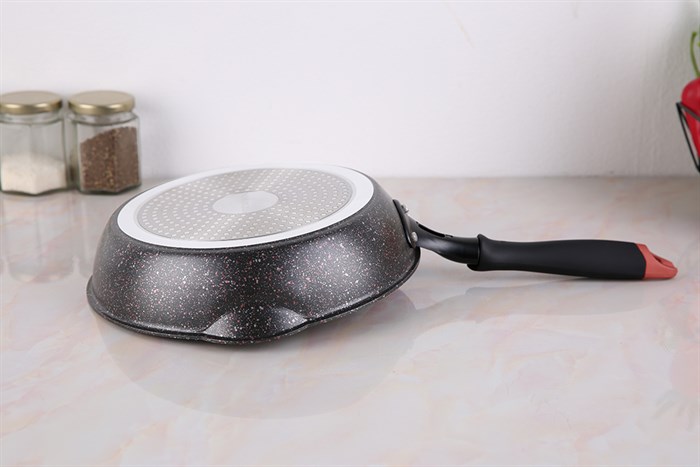 Chảo nhôm chống dính vân đá đáy từ 24 cm Kangaroo KG661S Màu Đen