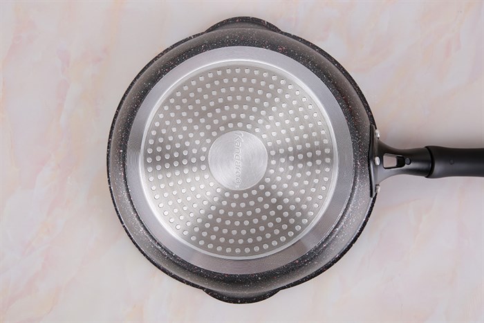 Chảo nhôm chống dính vân đá đáy từ 24 cm Kangaroo KG661S Màu Đen