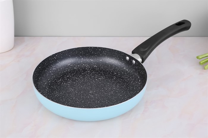 Chảo nhôm chống dính vân đá 24 cm Hommy CE003-24 Màu Đen - xanh dương
