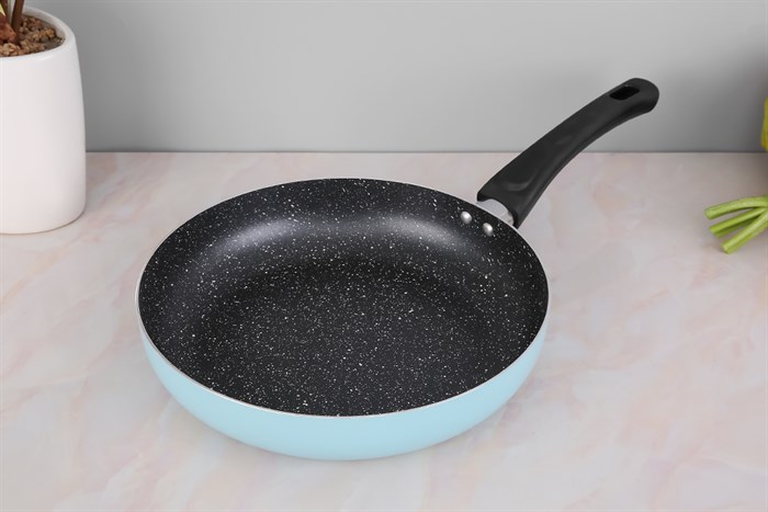Chảo nhôm chống dính vân đá 26 cm Hommy CE003-26 Màu Đen - xanh dương