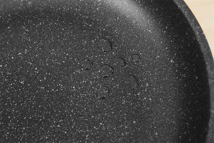 Chảo nhôm chống dính vân đá đáy từ 26 cm Sunhouse Mama SHG1126MMC Màu Đen