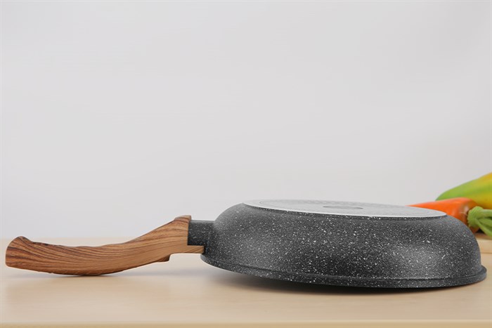 Chảo nhôm chống dính vân đá đáy từ 26 cm Sunhouse Mama SHG1126MMC Màu Đen