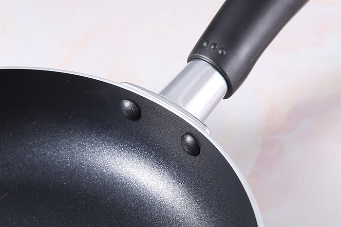 Chảo nhôm chống dính 20 cm Delites CR001-20 Màu Đen