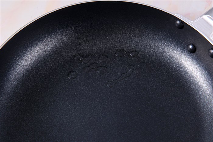 Chảo nhôm chống dính 24 cm Delites CR001-24 Màu Đen