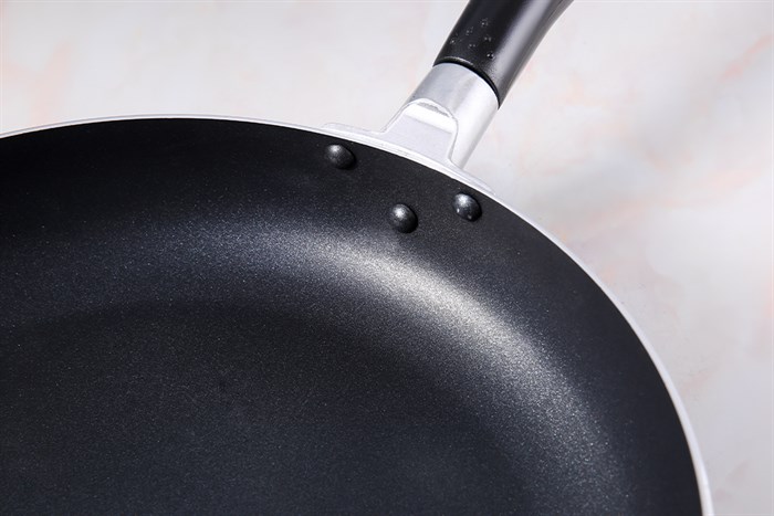 Chảo nhôm chống dính 30cm Delites CR001-30 Màu Đen