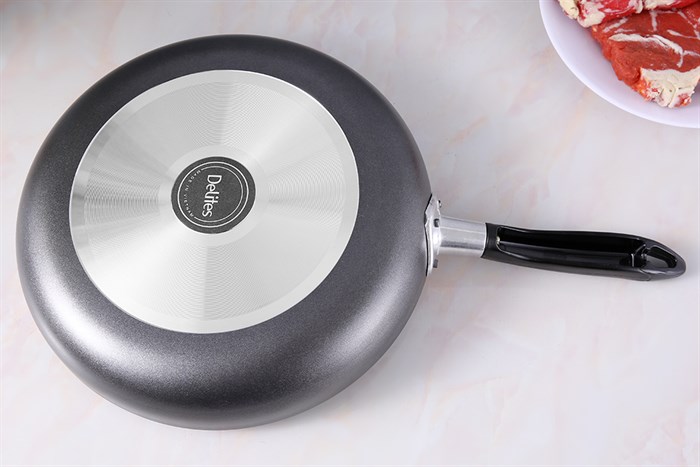 Chảo nhôm chống dính 30cm Delites CR001-30 Màu Đen