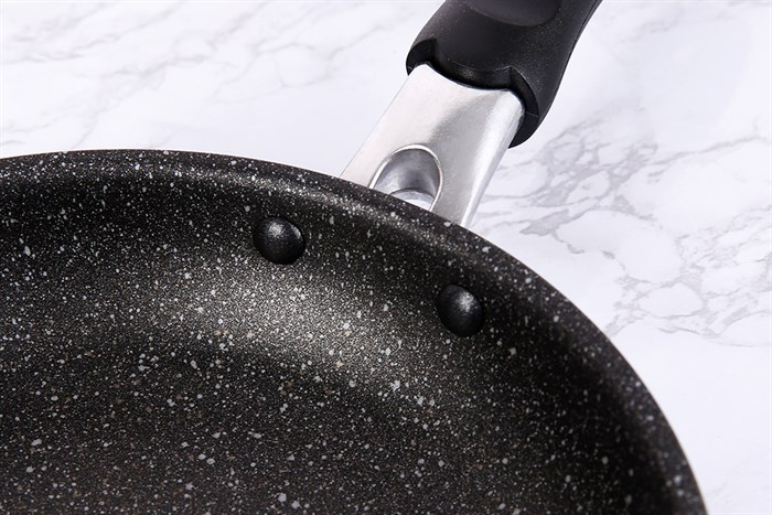 Chảo nhôm chống dính vân đá 20 cm Delites CS002-20 Màu Đen