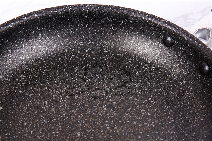 Chảo nhôm chống dính vân đá 20 cm Delites CS002-20 Màu Đen
