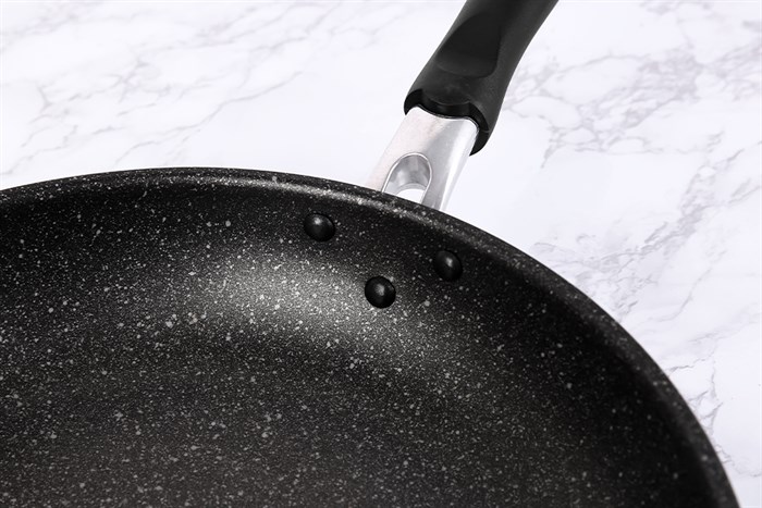 Chảo nhôm chống dính vân đá 30 cm Delites CS002-30 Màu Đen