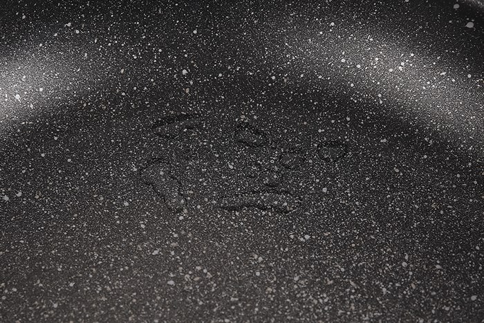 Chảo nhôm chống dính vân đá 30 cm Delites CS002-30 Màu Đen