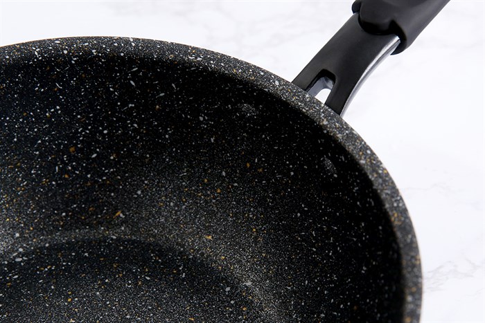 Chảo nhôm sâu chống dính vân đá đáy từ 20 cm Kangaroo KG662XS Màu Đen