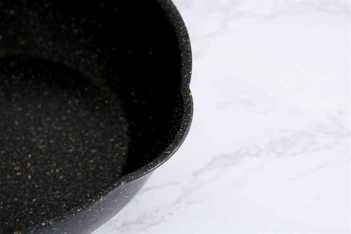 Chảo nhôm sâu chống dính vân đá đáy từ 20 cm Kangaroo KG662XS Màu Đen