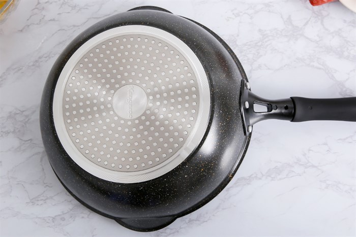 Chảo nhôm sâu chống dính vân đá đáy từ 24 cm Kangaroo KG662S Màu Đen