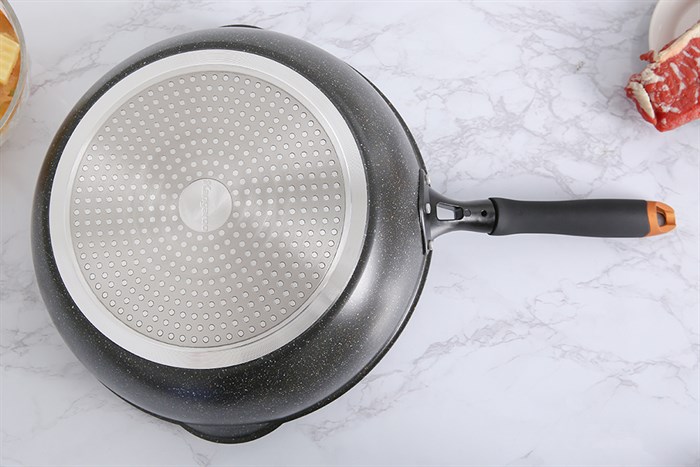Chảo nhôm sâu chống dính vân đá đáy từ 30 cm Kangaroo KG662XL Màu Đen