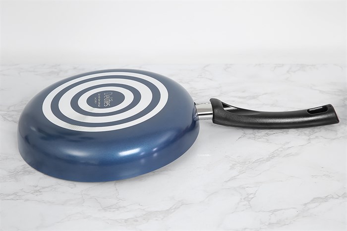 Chảo nhôm chống dính vân đá 24 cm Delites CE003-24 Màu Xanh Dương