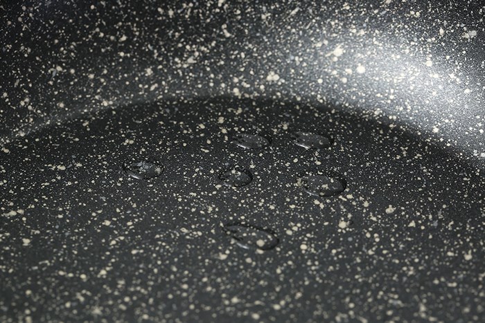 Chảo nhôm chống dính vân đá đáy từ 24 cm Sunhouse SFP24B Màu Xanh Dương