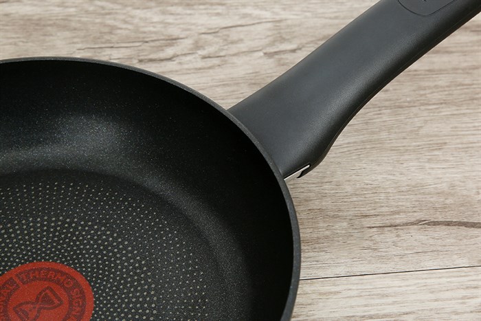 Chảo nhôm chống dính vân đá đáy từ 20 cm Tefal Ultimate G2680272 Màu Đen