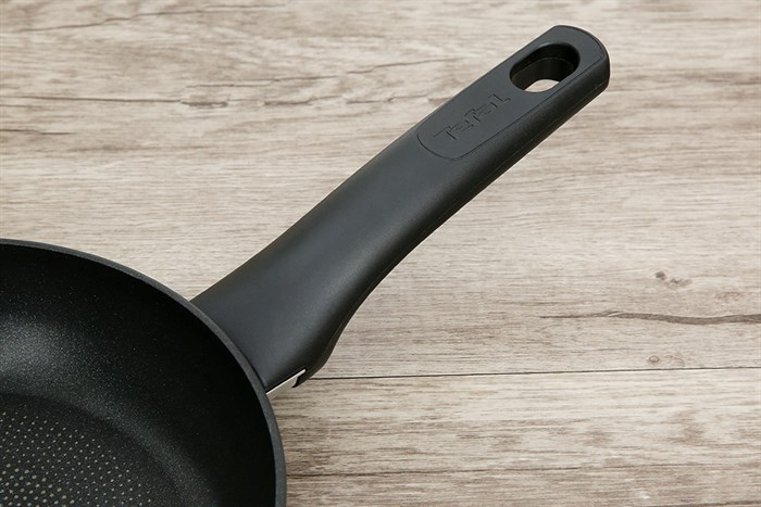 Chảo nhôm chống dính vân đá đáy từ 20 cm Tefal Ultimate G2680272 Màu Đen