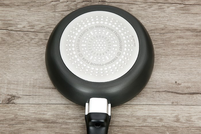 Chảo nhôm chống dính vân đá đáy từ 20 cm Tefal Ultimate G2680272 Màu Đen