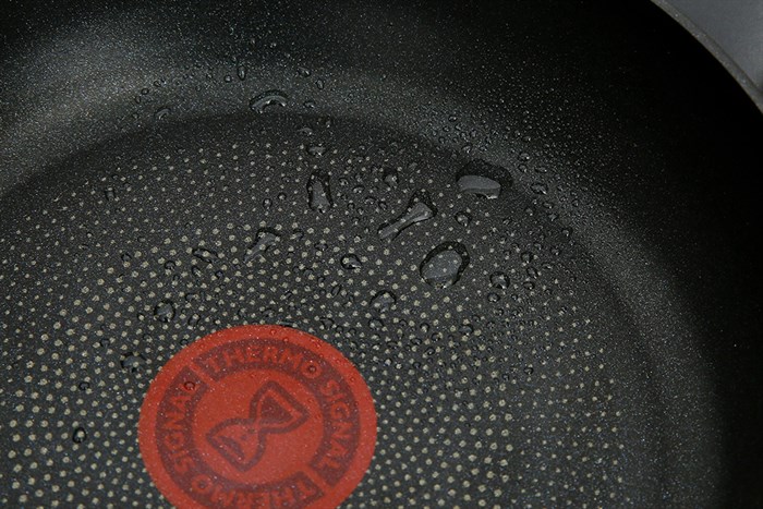 Chảo nhôm chống dính vân đá đáy từ 20 cm Tefal Ultimate G2680272 Màu Đen