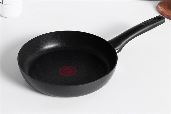 Chảo nhôm chống dính vân đá đáy từ 24 cm Tefal Ultimate G2680472 Màu Đen