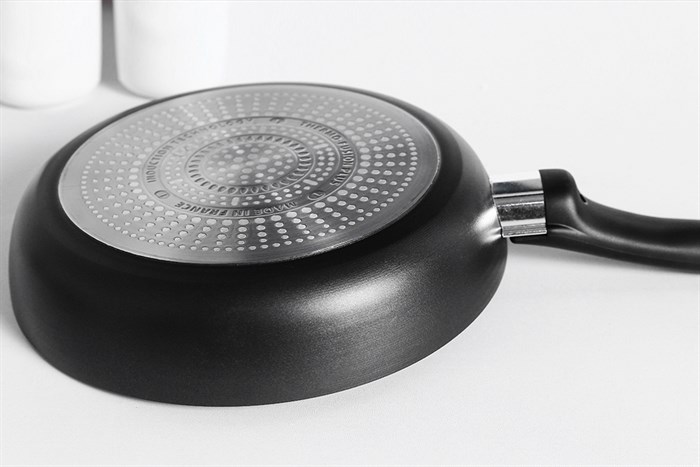 Chảo nhôm chống dính vân đá đáy từ 24 cm Tefal Ultimate G2680472 Màu Đen
