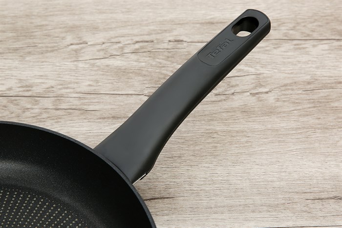 Chảo nhôm chống dính vân đá đáy từ 28 cm Tefal Ultimate G2680622 Màu Đen