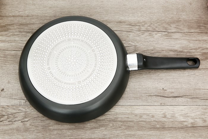 Chảo nhôm chống dính vân đá đáy từ 28 cm Tefal Ultimate G2680622 Màu Đen
