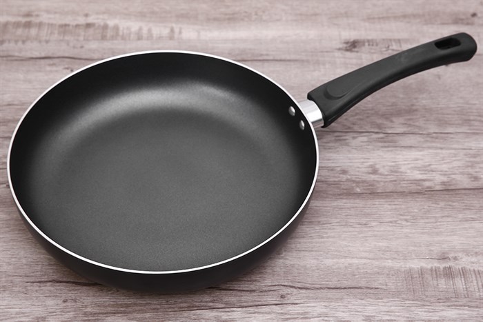 Chảo nhôm chống dính 28 cm Delites CE007-28 Màu Đen