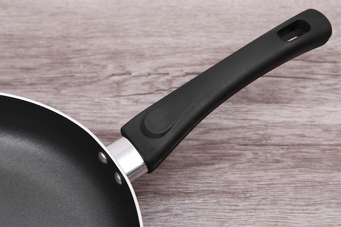 Chảo nhôm chống dính 28 cm Delites CE007-28 Màu Đen