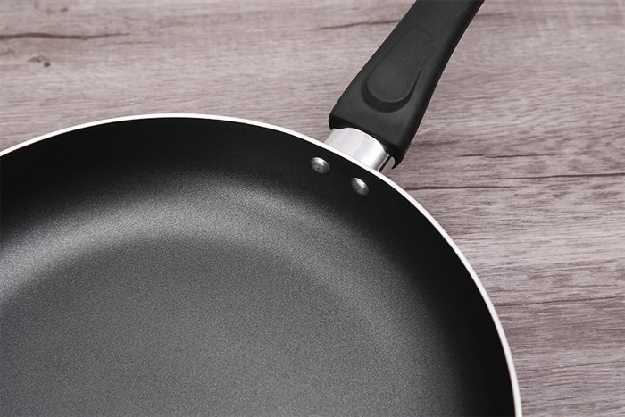 Chảo nhôm chống dính 28 cm Delites CE007-28 Màu Đen