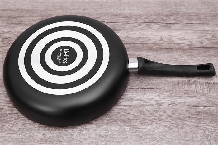 Chảo nhôm chống dính 28 cm Delites CE007-28 Màu Đen