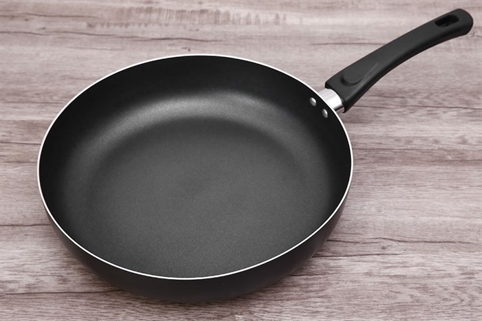 Chảo nhôm chống dính 30 cm Delites CE007-30 Màu Đen