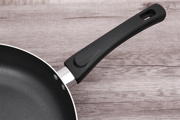 Chảo nhôm chống dính 30 cm Delites CE007-30 Màu Đen
