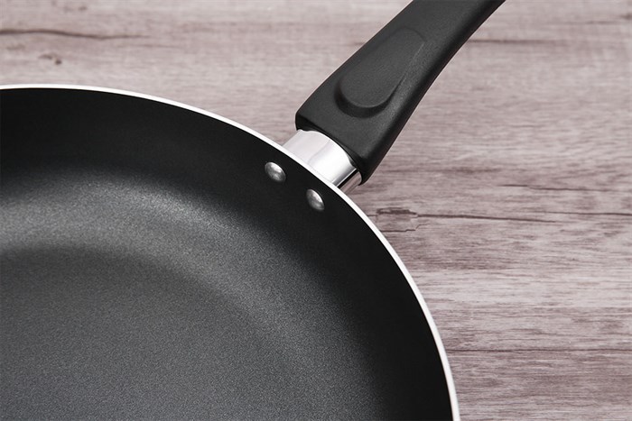 Chảo nhôm chống dính 30 cm Delites CE007-30 Màu Đen