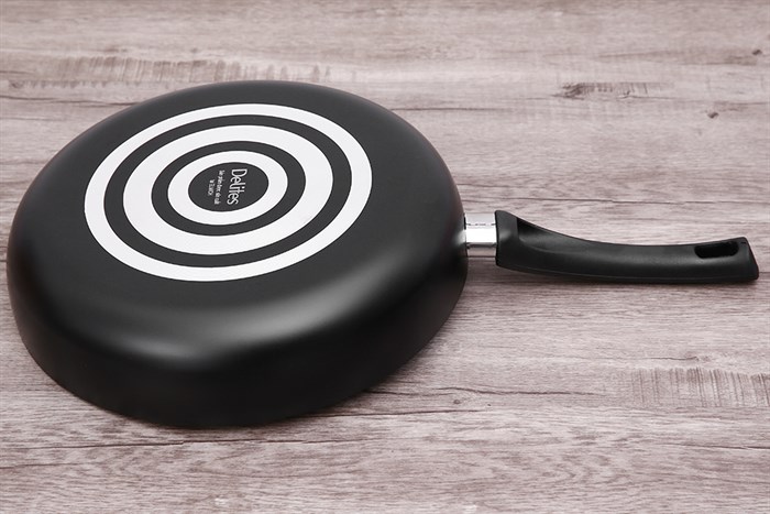 Chảo nhôm chống dính 30 cm Delites CE007-30 Màu Đen