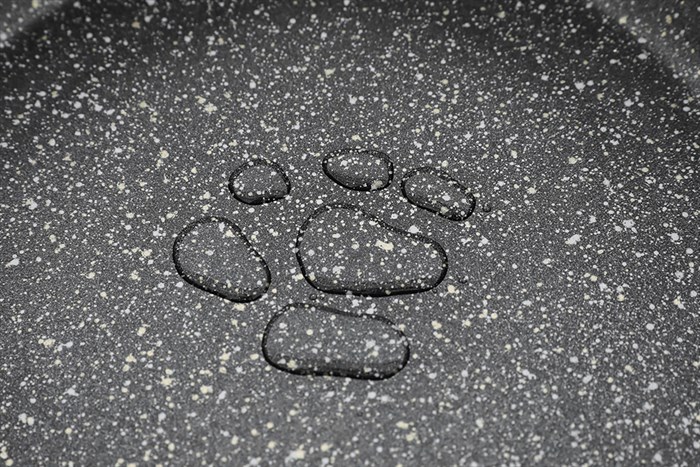 Chảo nhôm sâu chống dính vân đá đáy từ 26 cm Sunhouse SHS26MRD Màu Đen