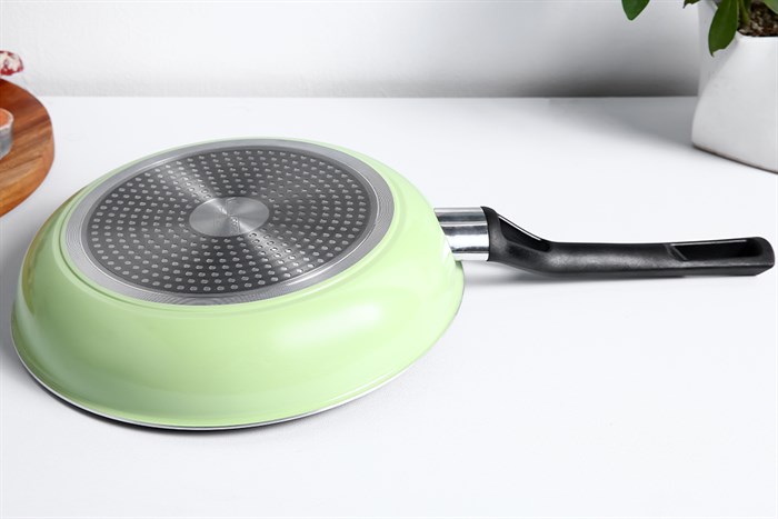 Chảo nhôm chống dính vân đá đáy từ 28 cm Kims Cook EARM128H Màu Xanh lá