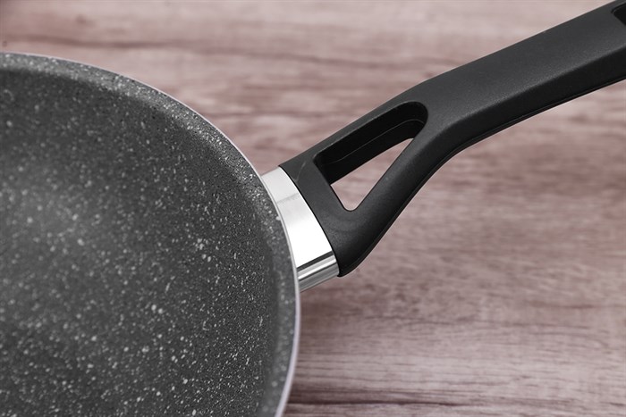 Chảo nhôm sâu chống dính vân đá đáy từ 24 cm Kims Cook EARM224H Màu Trắng