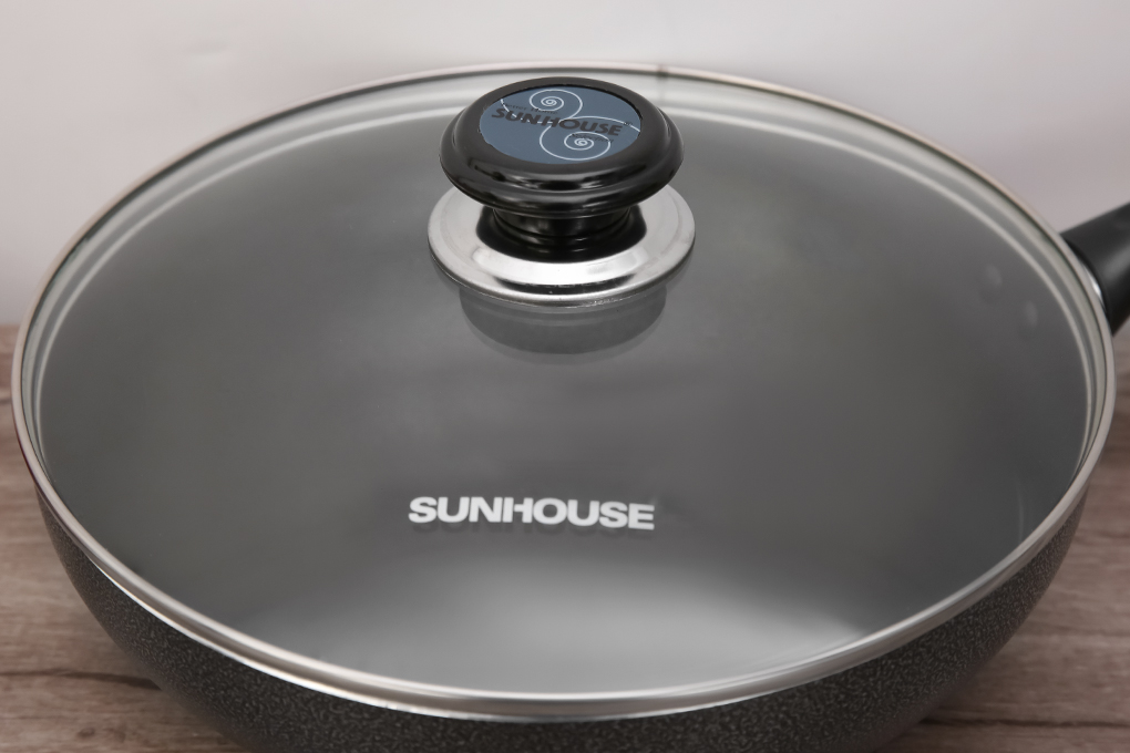 Chảo nhôm sâu chống dính nắp kính 26 cm Sunhouse SHS26K Màu Đen