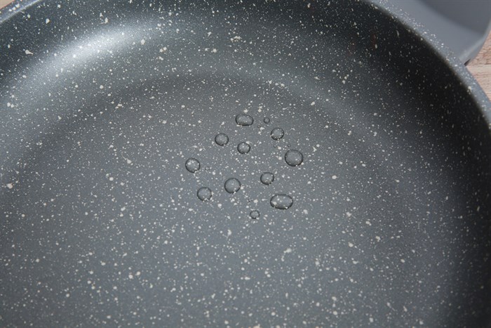 Chảo nhôm chống dính vân đá đáy từ 24 cm Sunhouse SBD24MP Màu Đen - Đỏ