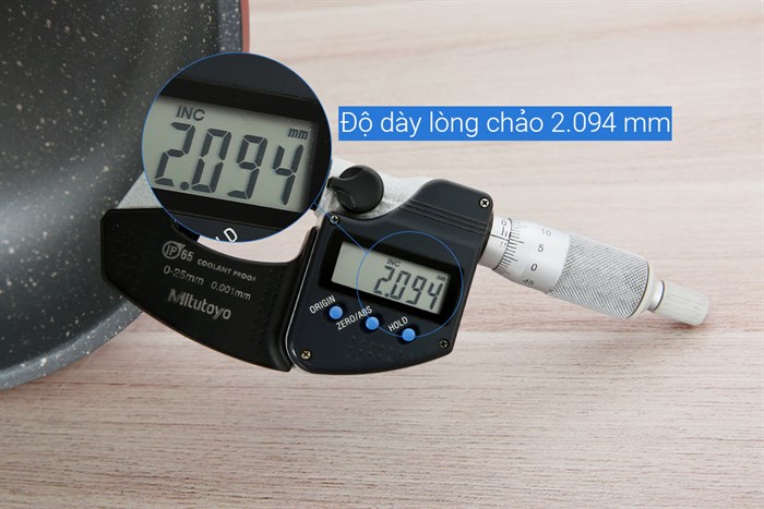 Chảo nhôm chống dính vân đá đáy từ 28 cm Sunhouse SBD28MP Màu Đen - Đỏ