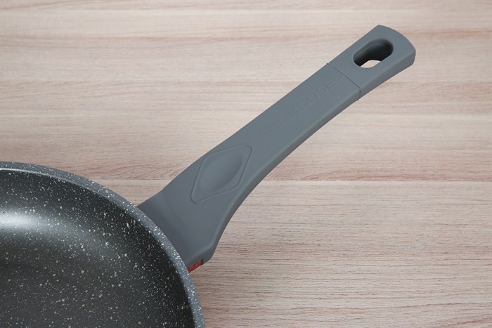 Chảo nhôm chống dính vân đá đáy từ 28 cm Sunhouse SBD28MP Màu Đen - Đỏ