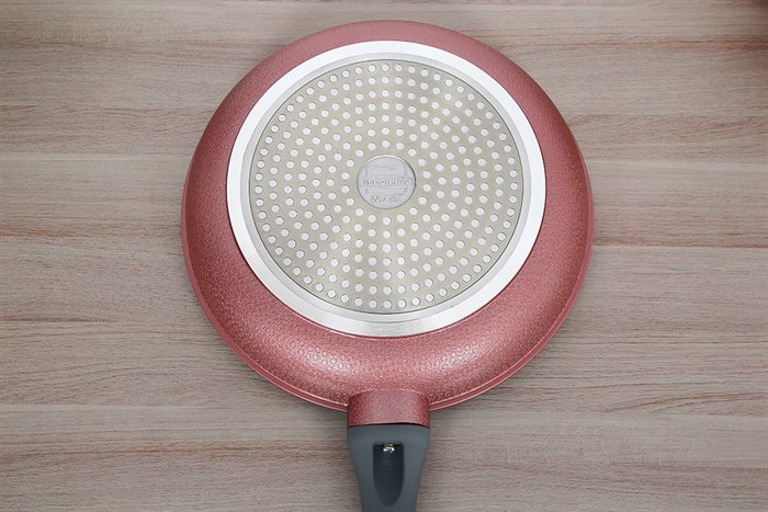 Chảo nhôm chống dính vân đá đáy từ 28 cm Sunhouse SBD28MP Màu Đen - Đỏ