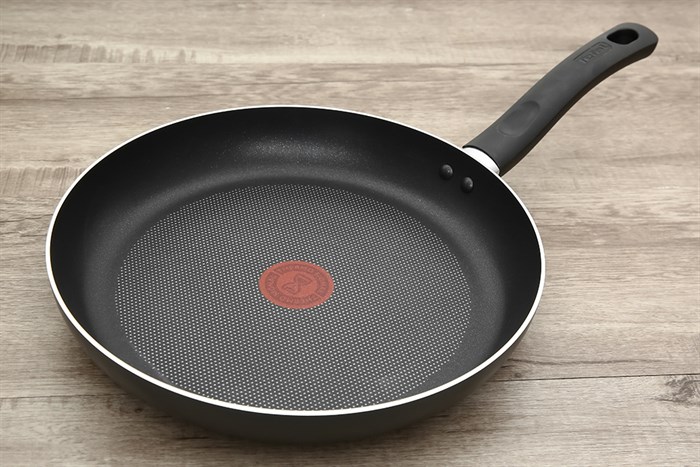 Chảo nhôm chống dính đáy từ 28 cm Tefal Only Cook G1640695 Màu Đen