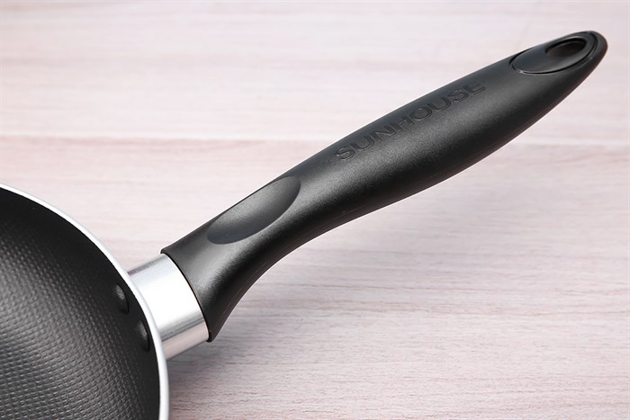 Chảo nhôm sần chống dính 24 cm Sunhouse CS24 Màu Đen